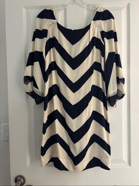Diane Von Furstenberg Silk Chevron Shift Dress - Black and Cream Sz 2